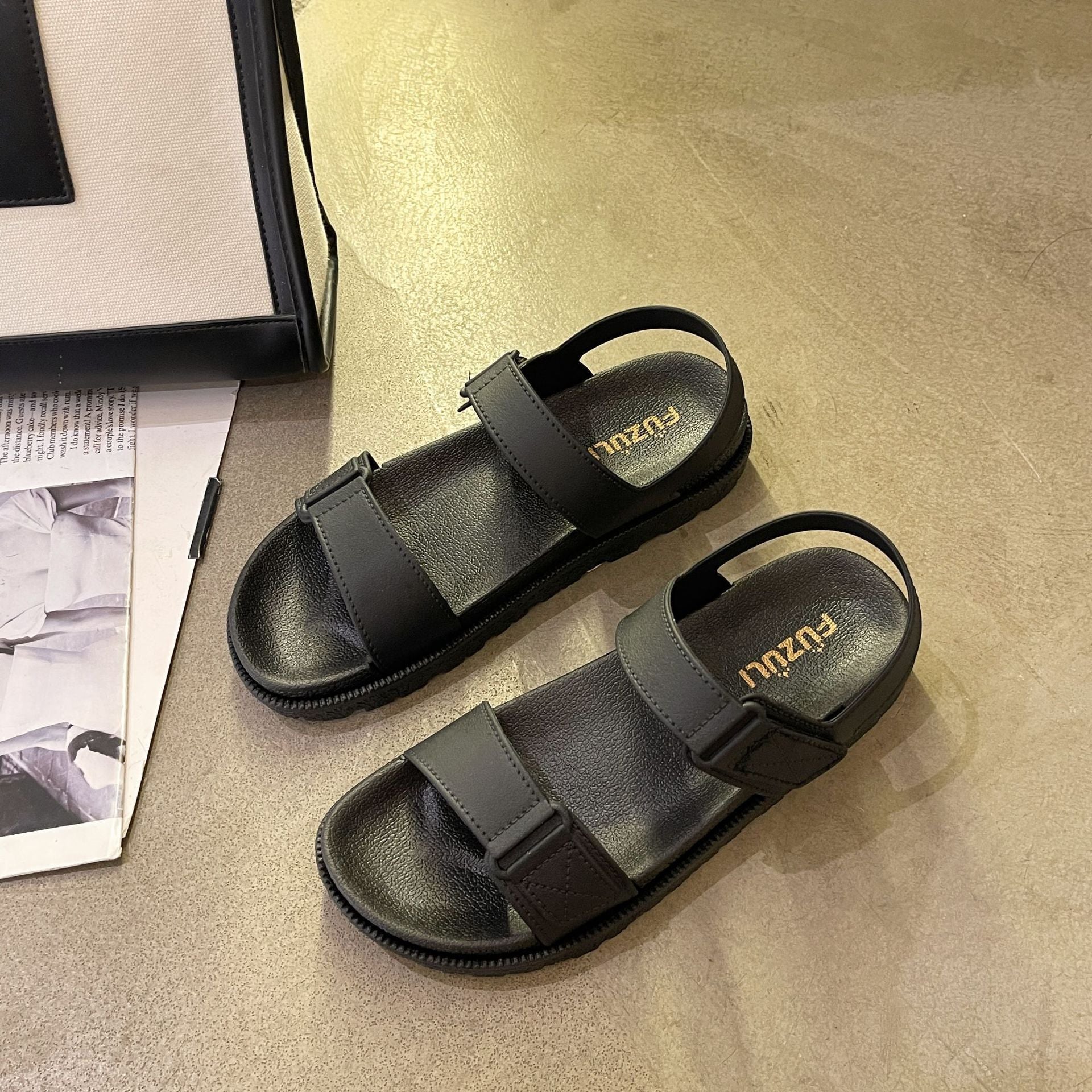 Cross-border 2025 Summer New Women's Sandals Flat Fashionable Outer Wear Casual Beach Sandals with Velcro