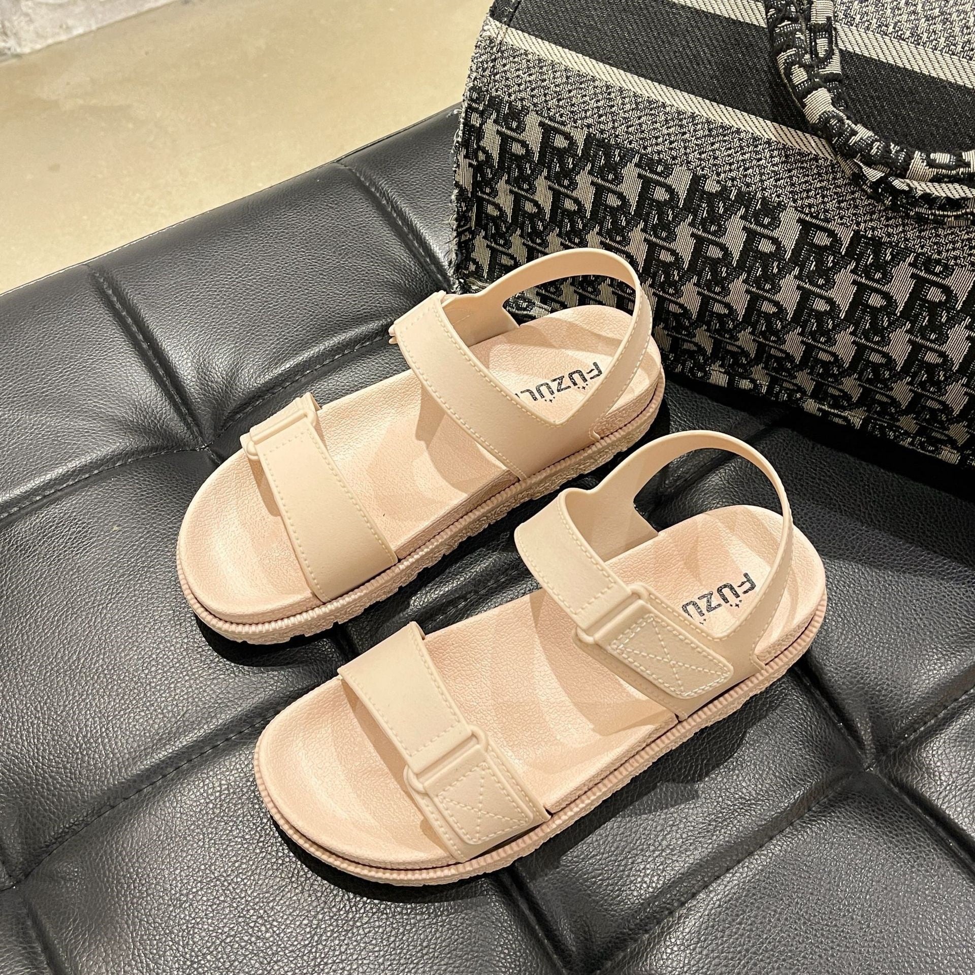 Cross-border 2025 Summer New Women's Sandals Flat Fashionable Outer Wear Casual Beach Sandals with Velcro