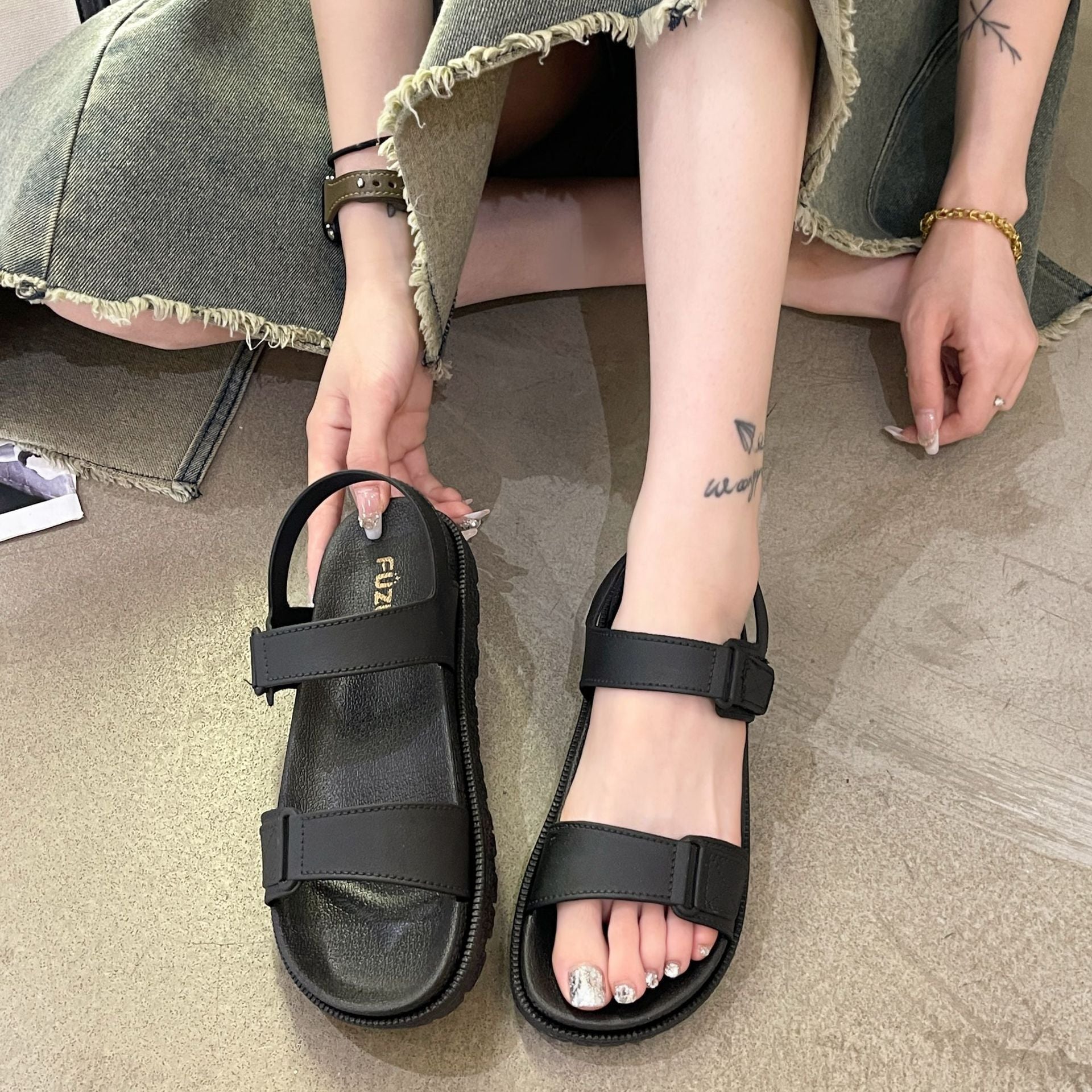 Cross-border 2025 Summer New Women's Sandals Flat Fashionable Outer Wear Casual Beach Sandals with Velcro